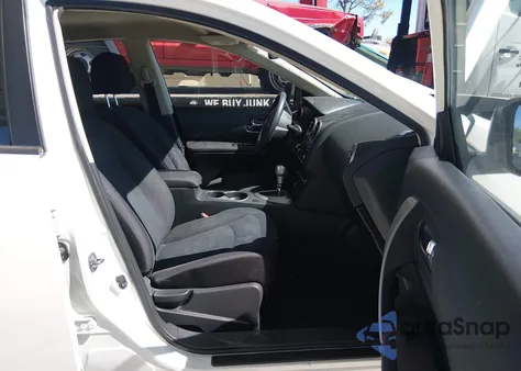 2015 Nissan Rogue Select S z USA, uszkodzony, nr VIN JN8AS5MT2FW156146